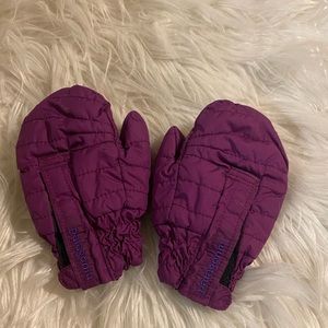 Purple Patagonia mittens 6-12m